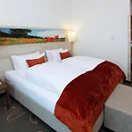 H4 Hotel 4*
