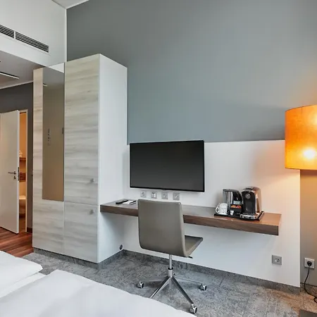 Hotel H4 4*