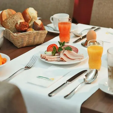 H4 Hotel 4*