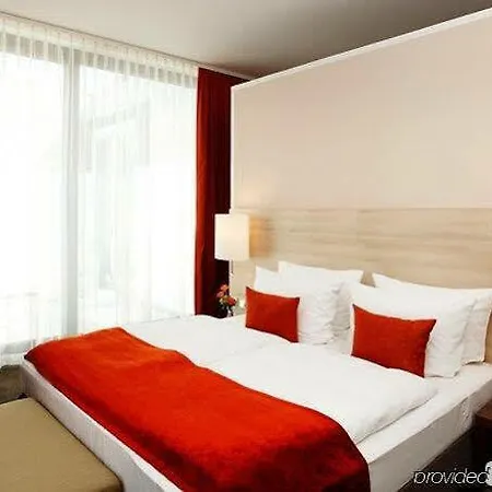 H4 Hotell 4*